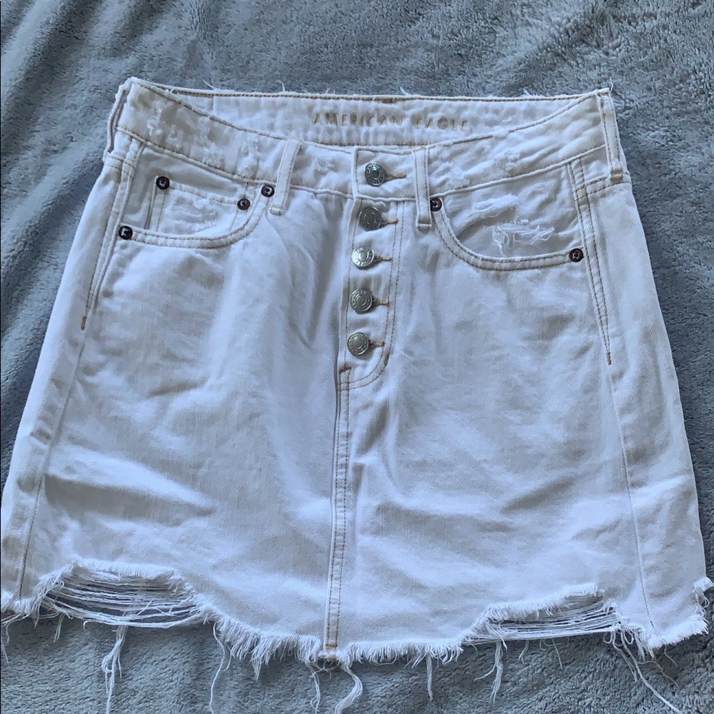 American Eagle size4 super white jean skirt